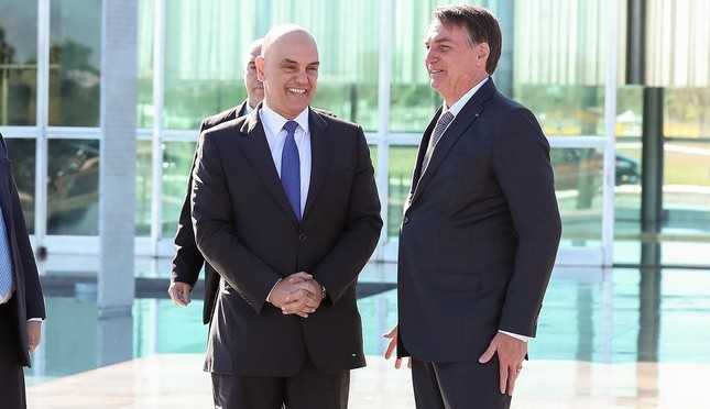Alexandre de Moraes abre inquérito contra Bolsonaro por ter mentido ao relacionar vacina contra Covid à Aids