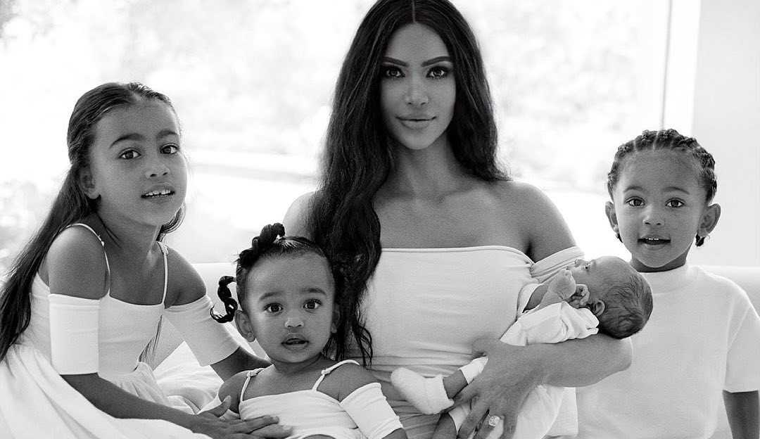 Kim Kardashian mostra travessuras feitas por seus filhos e fica espantada com resultado: “Sombrio”