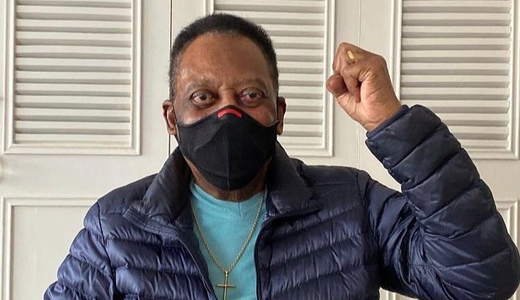Pelé é internado novamente para tratar tumor