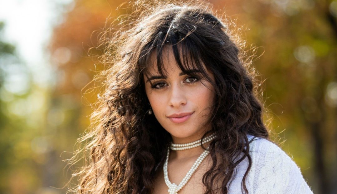 Camila Cabello elogia composições de Ed Sheeran e Taylor Swift