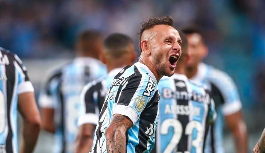 Rafinha vai para o São Paulo e ainda pode chegar mais dois reforços