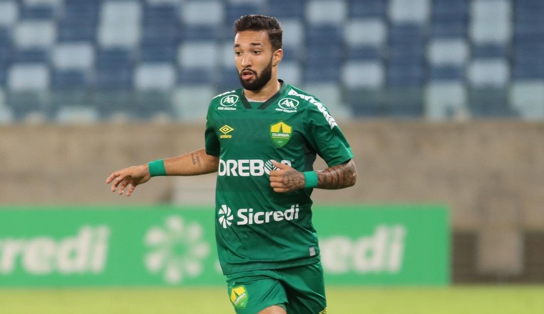 Atacante Clayson está na mira do Santos para a próxima temporada
