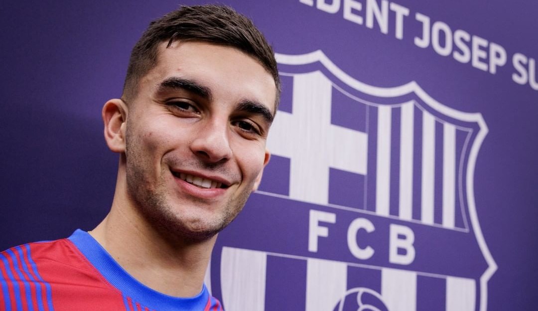 Ferran Torres é contratado pelo Barcelona