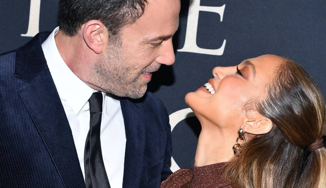 Segundo revista, Ben Affleck teve que se dividir para passar o Natal com os filhos e Jennifer Lopez