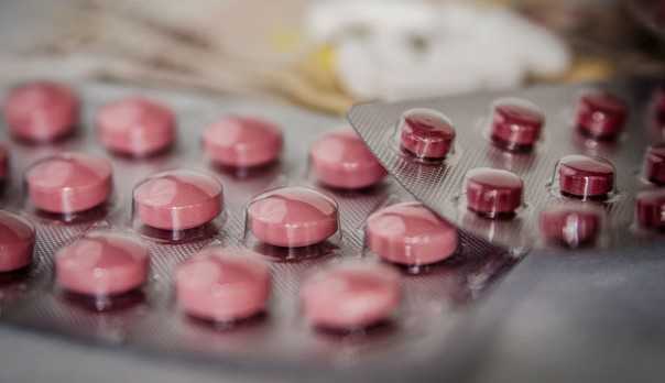 Em Israel, brasileiro recebe nova pílula da Pfizer contra Covid-19