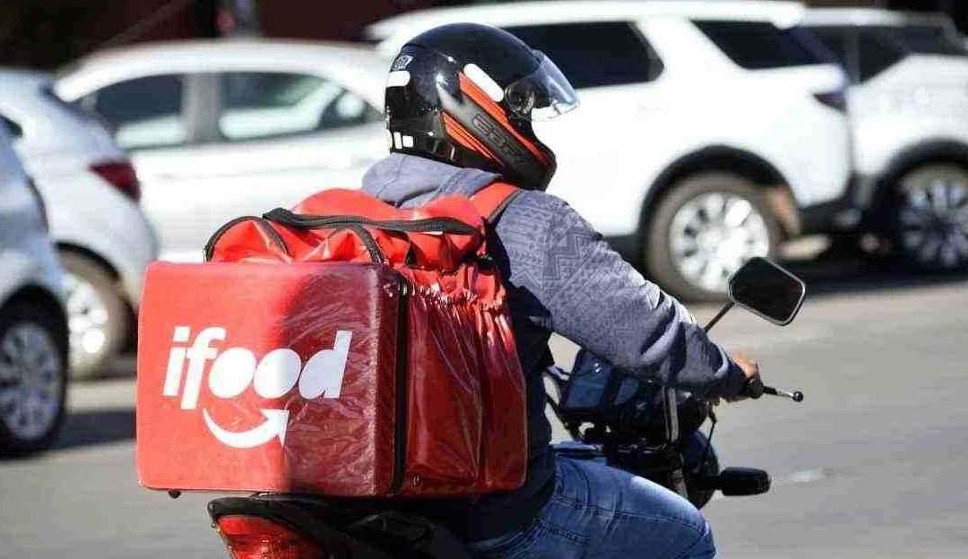 Entregadores de aplicativo devem ser assegurados pelas empresas de delivery, segundo nova lei