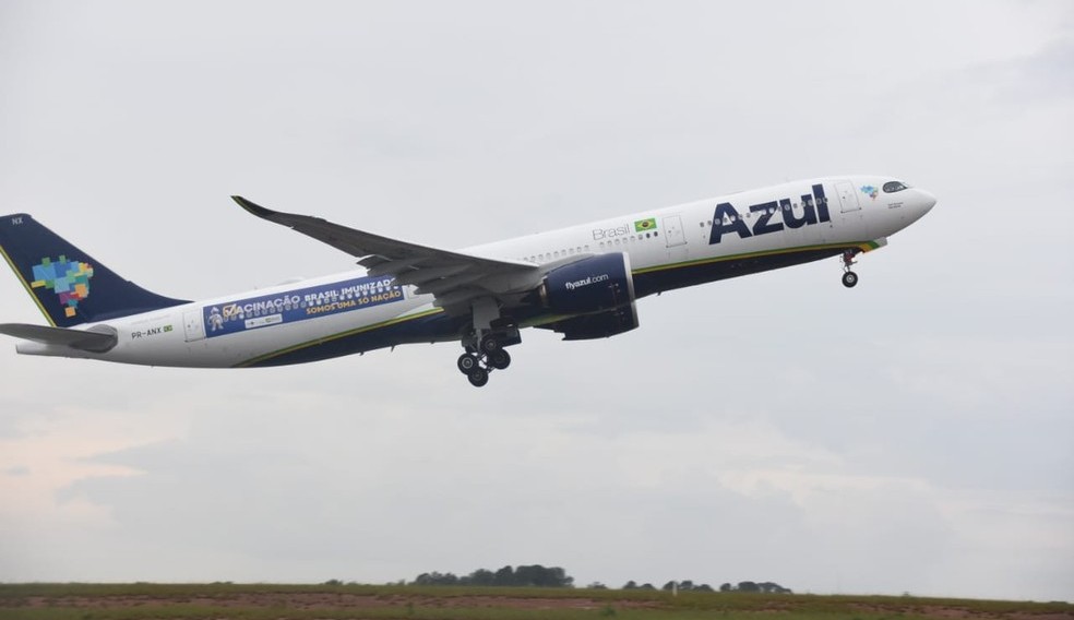 Casos de Influenza e Covid-19 levam companhias aéreas a adiarem voos