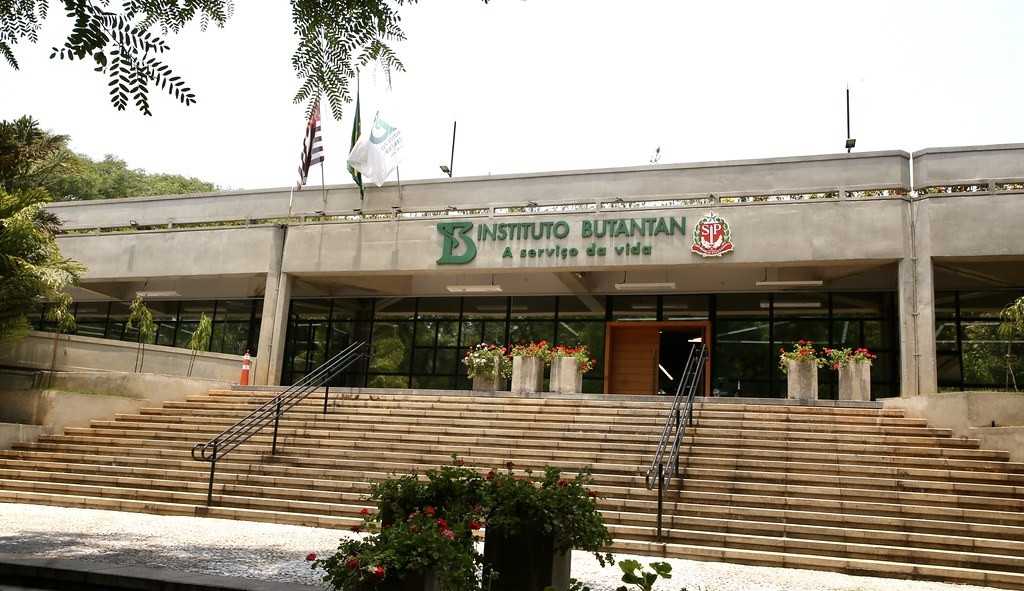 Duas doses da Coronavac neutralizam variante Ômicron, diz Butantan