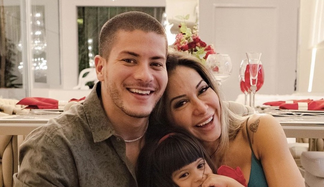 Maíra Cardi faz declarações sobre a participação de Arthur Aguiar no BBB