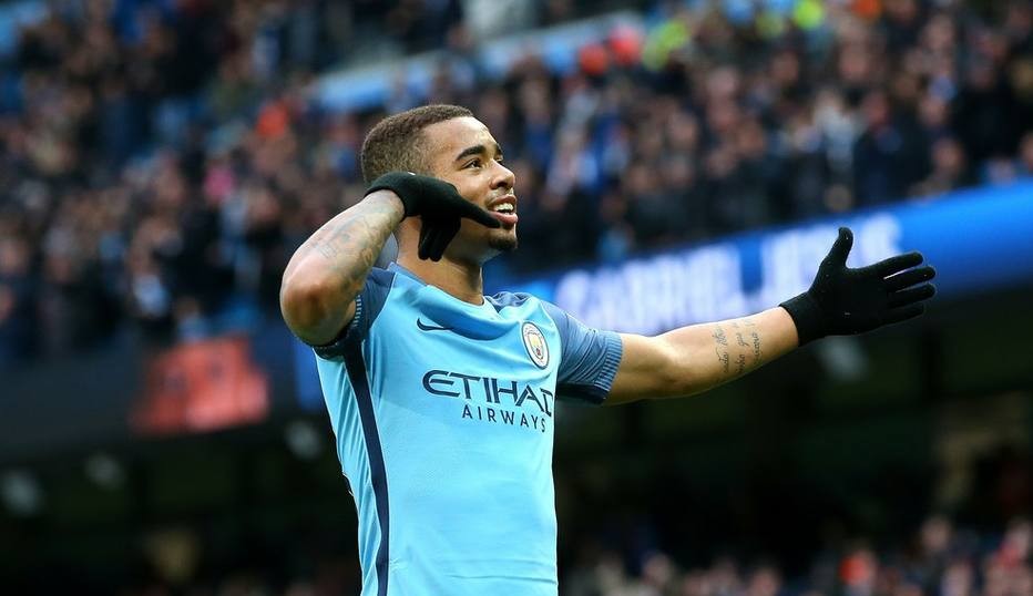 ‘Alô, Mãe!’, para comemorar meia década de Gabriel Jesus, Manchester City faz homenagem ao camisa 33
