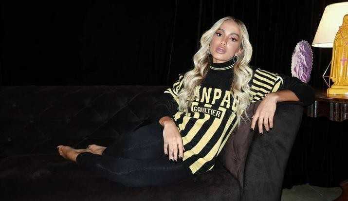 Anitta aparece em sua rede social de cara limpa e sem nenhuma produção