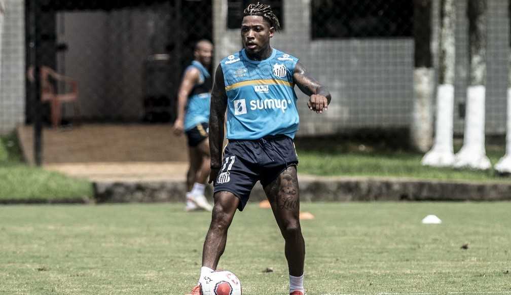Marinho fica de fora de lista do Santos para o Paulistão e ausência aquece rumores de possível saída