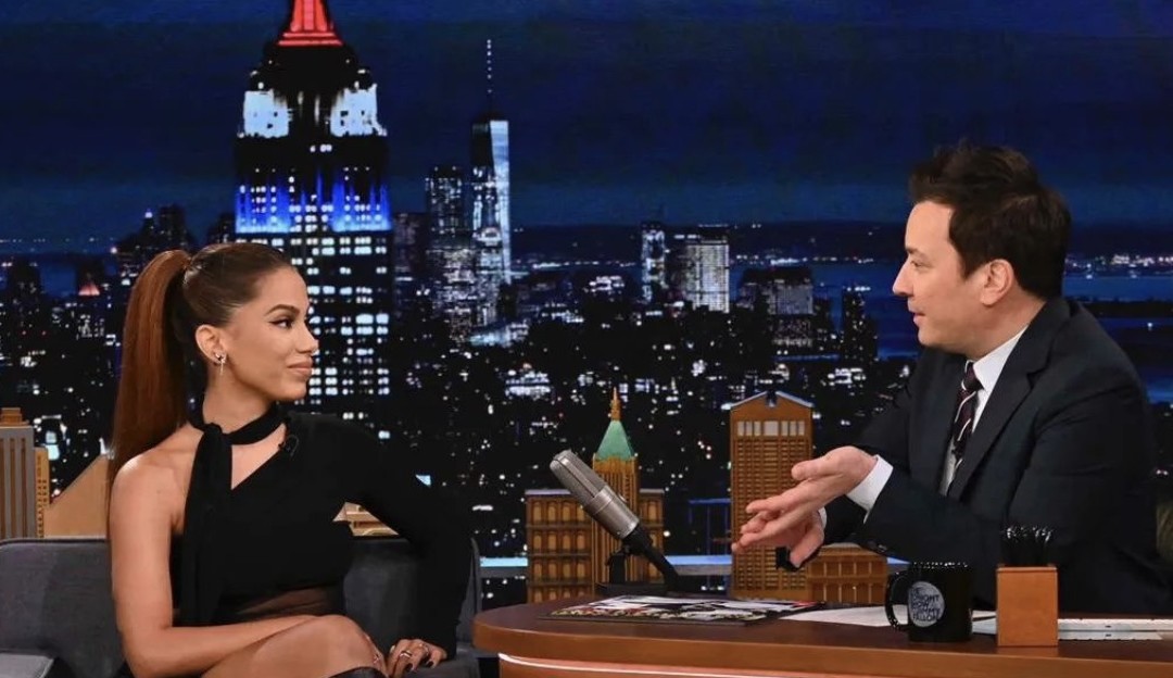 Anitta revela affair com jogador de futebol americano