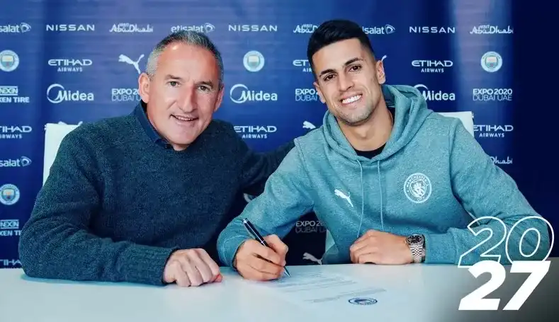 Manchester City renova contrato com João Cancelo até 2027