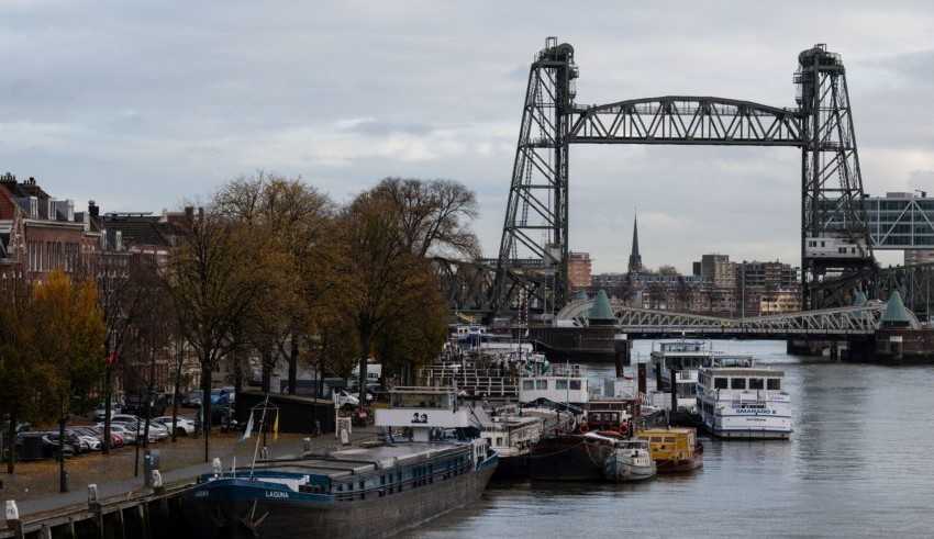 Ponte histórica na Holanda será desmontada para passagem de iate do bilionário Jeff Bezos