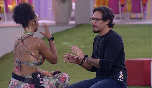BBB22: Eliezer e Natália discutem durante jogo da discórdia: ‘Abraça com uma faca nas minhas costas’
