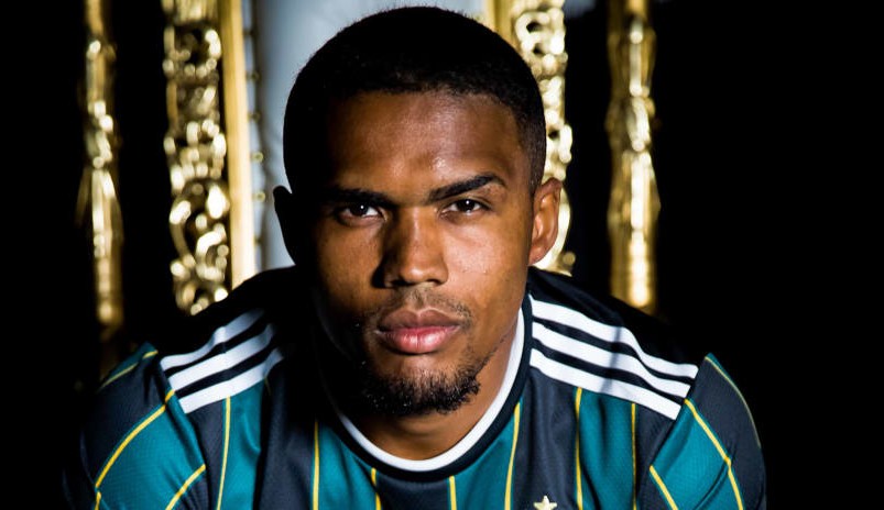 Douglas Costa rescinde com Grêmio e assina com o Los Angeles Galaxy