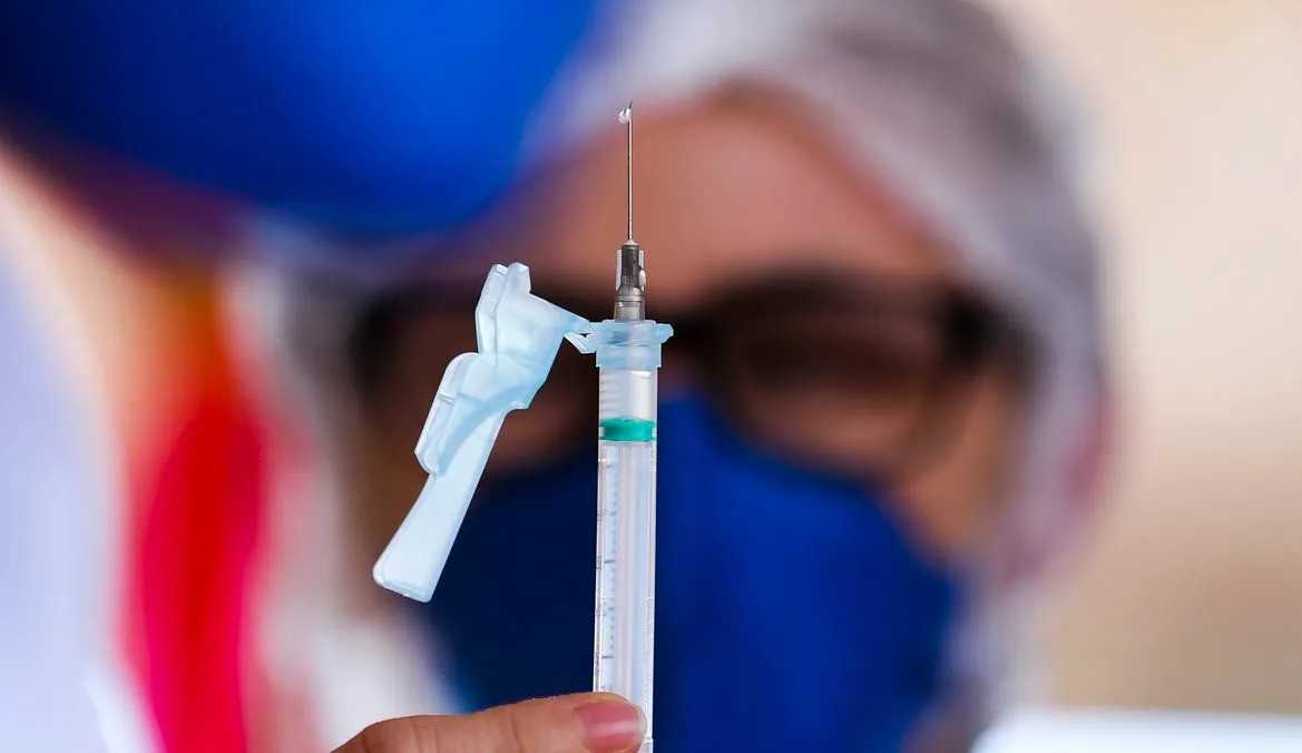 Brasil registra 140.234 novos casos de covid-19 neste sábado