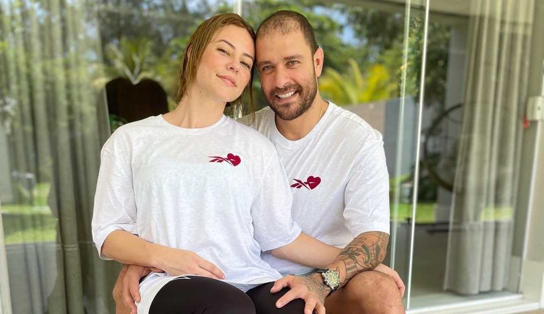 Diogo Nogueira e Paolla Oliveira publicam foto romântica em comemoração ao Valentine”/s Day