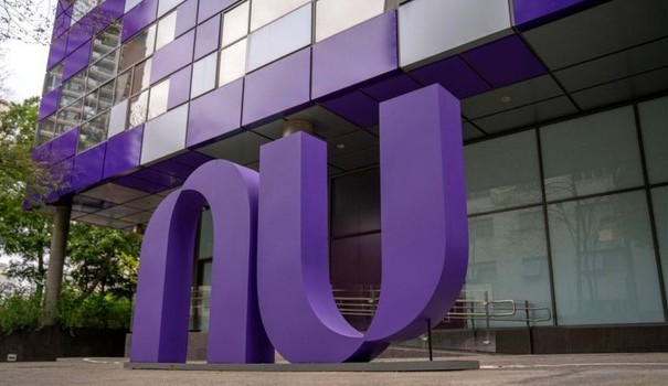 Nubank assume liderança de downloads em dezembro