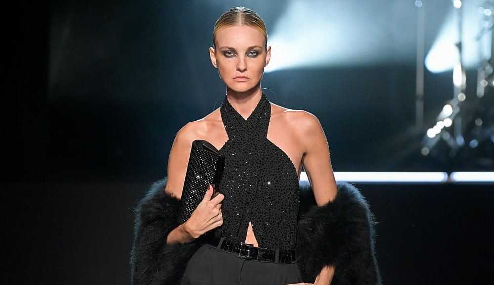 Carol Trentini rouba a cena na temporada de moda de Nova Iorque
