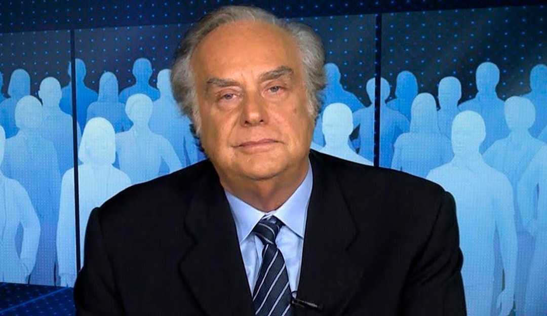 Familiares e amigos se despedem de Arnaldo Jabor