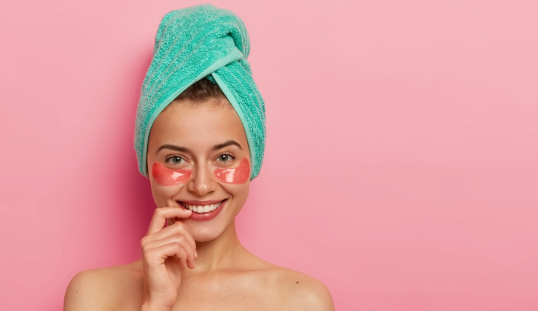Saiba a melhor maneira de fazer o skincare na pele da região dos olhos