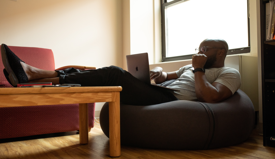 Como o home office tem causado problemas físicos e mentais