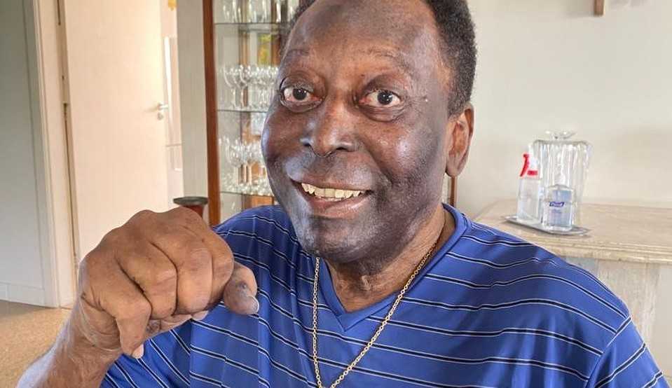 Com infecção urinária, Pelé prolonga internação em hospital em São Paulo