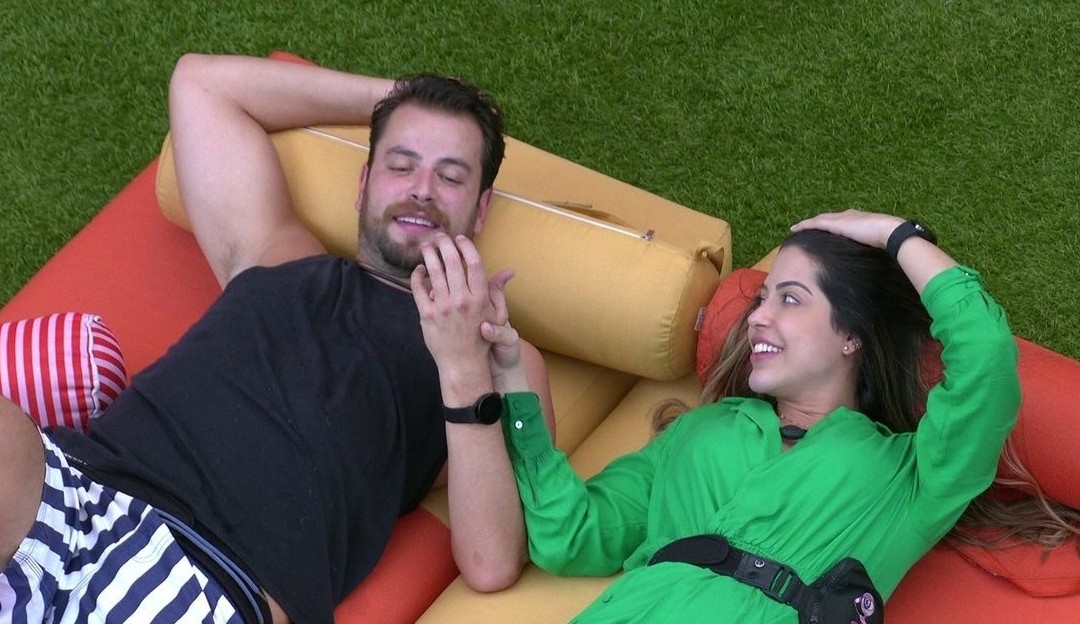 BBB22: Laís diz que está gostando de Gustavo após dizer que beijaria ele por estratégia