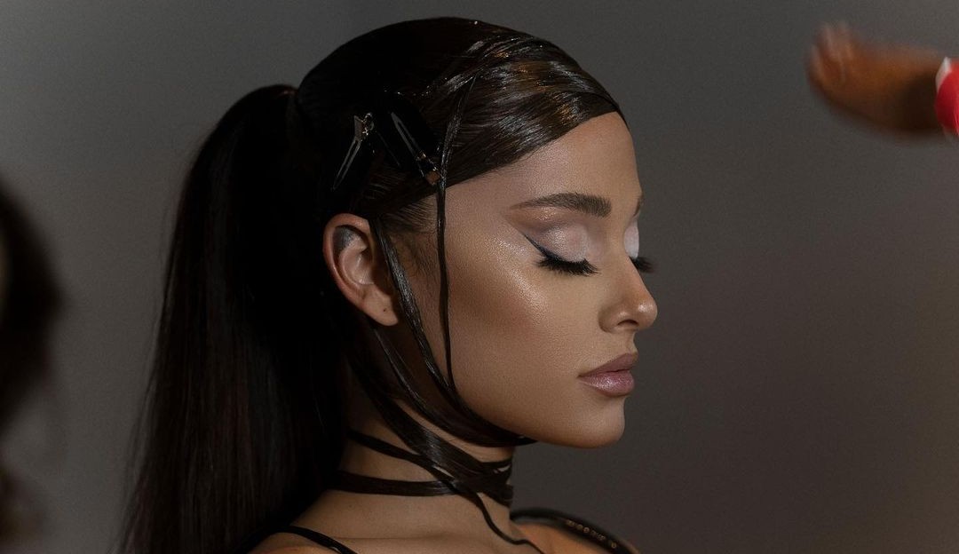 Positions da Ariana Grande alcança 900 milhões de streams