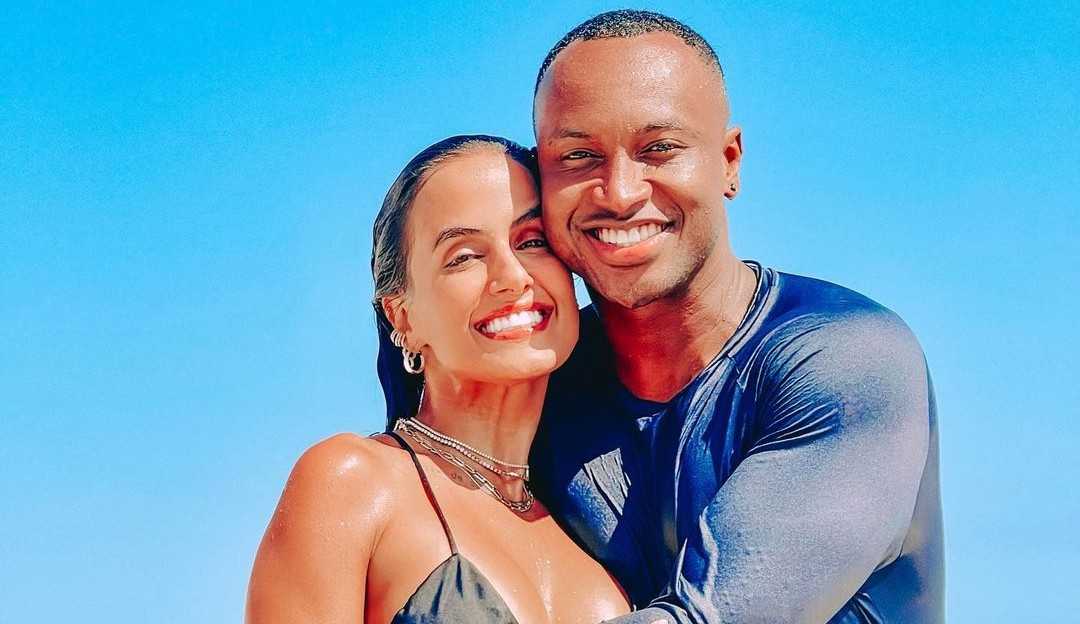 Assumidos: Carol Peixinho e Thiaguinho postam primeira foto de casal