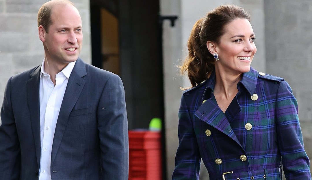 Príncipe William e Kate Middleton mostram apoio a Ucrânia