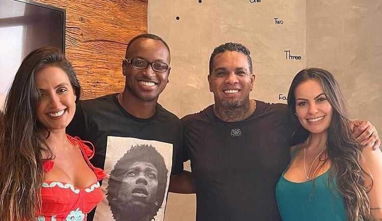 Rodriguinho comemora seus 44 anos ao lado de Carol Peixinho e Thiaguinho