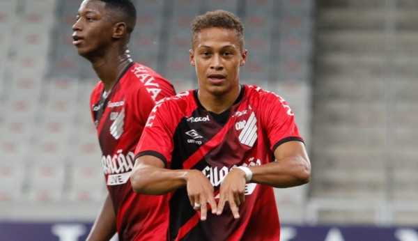 Vitinho pode voltar a jogar no Brasil