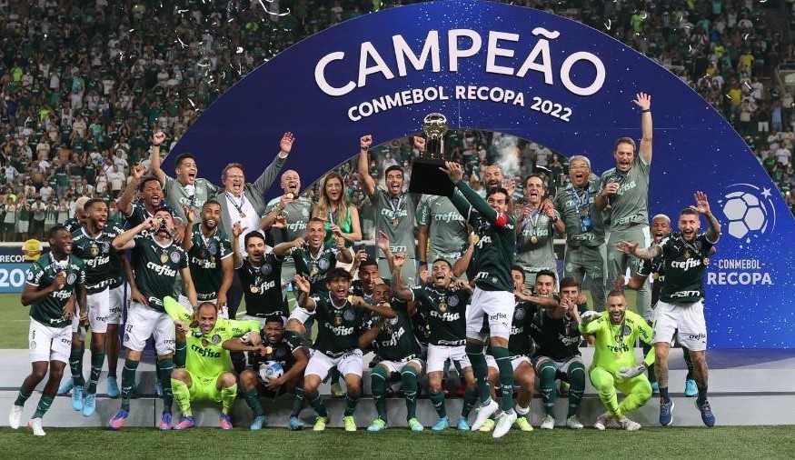 É Campeão! Palmeiras bate o Athletico e conquista a Recopa Sul-Americana.