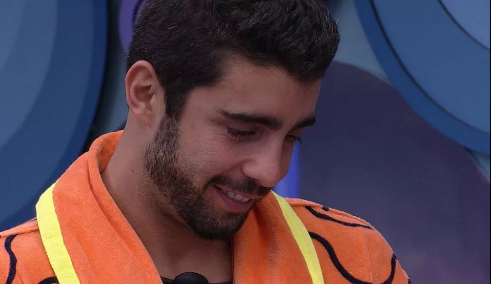 BBB22: No quarto do líder, Pedro Scooby comenta sobre os filhos e mulher