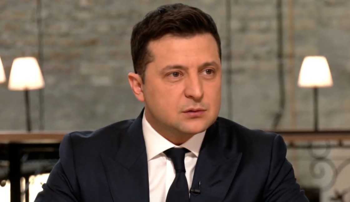 Presidente ucraniano grava vídeo para provar que não fugiu do país