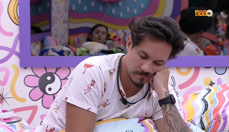 Após DR com Natália, Eliezer garante que não ficou com Lina: ‘Rebolei, mas não beijei’