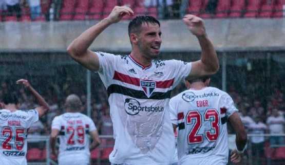 São Paulo vence o Corinthians, o segundo clássico na temporada