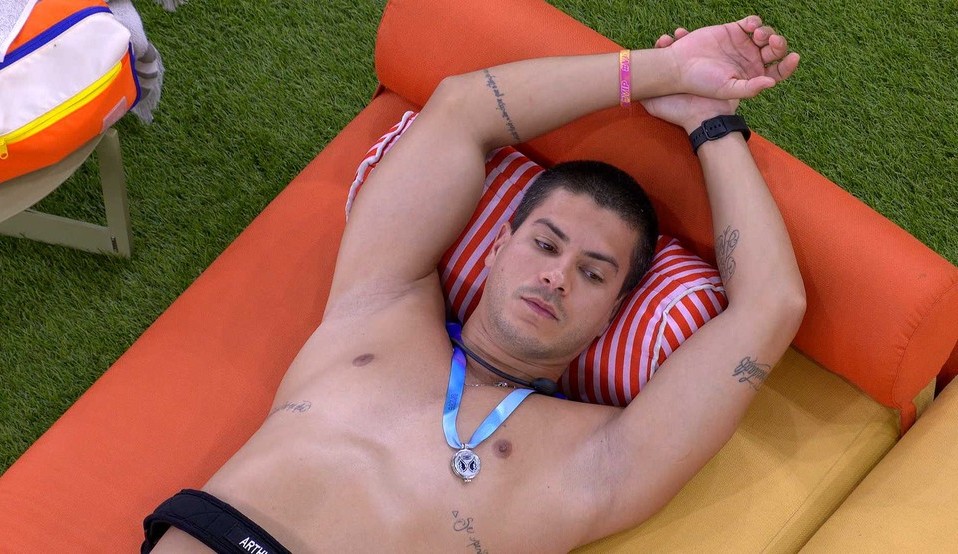BBB22: Arthur Aguiar comenta indicação ao paredão: “/Se eu ficar e a Jade sair, o bagulho vai ficar doido”/
