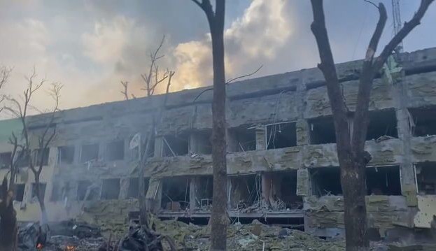 Rússia alega que acusações de bombardeio em maternidade são fake news