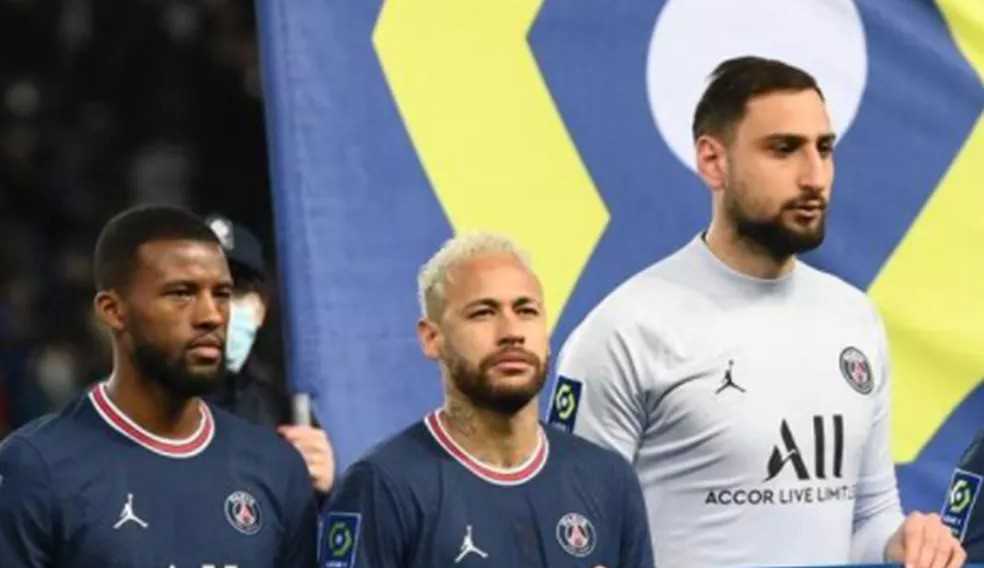 Segundo jornal espanhol, Neymar e Donnarumma brigaram no vestiário após eliminação do PSG