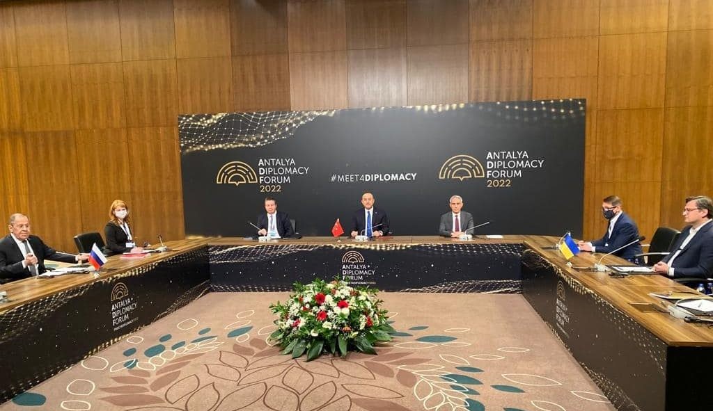 Reunião entre ministros termina sem progresso para um cessar-fogo no conflito Rússia X Ucrânia