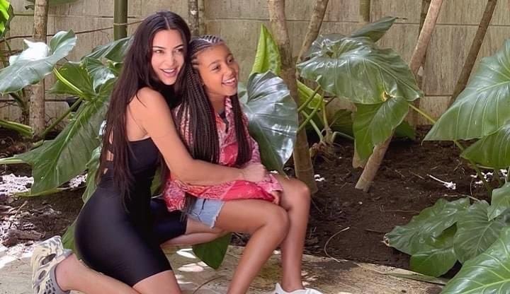 Kim Kardashian e North West lançam mais uma trend no Tik Tok com a música “/emo girl”/