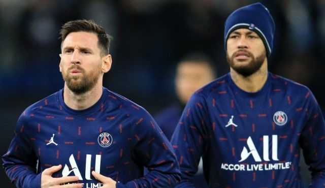 Neymar e Messi são vaiados em vitória do PSG