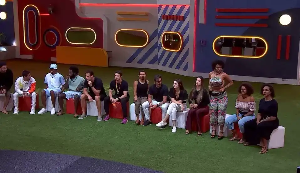 BBB22: No Jogo da Discórdia Arthur é o participante que mais recebe flechas