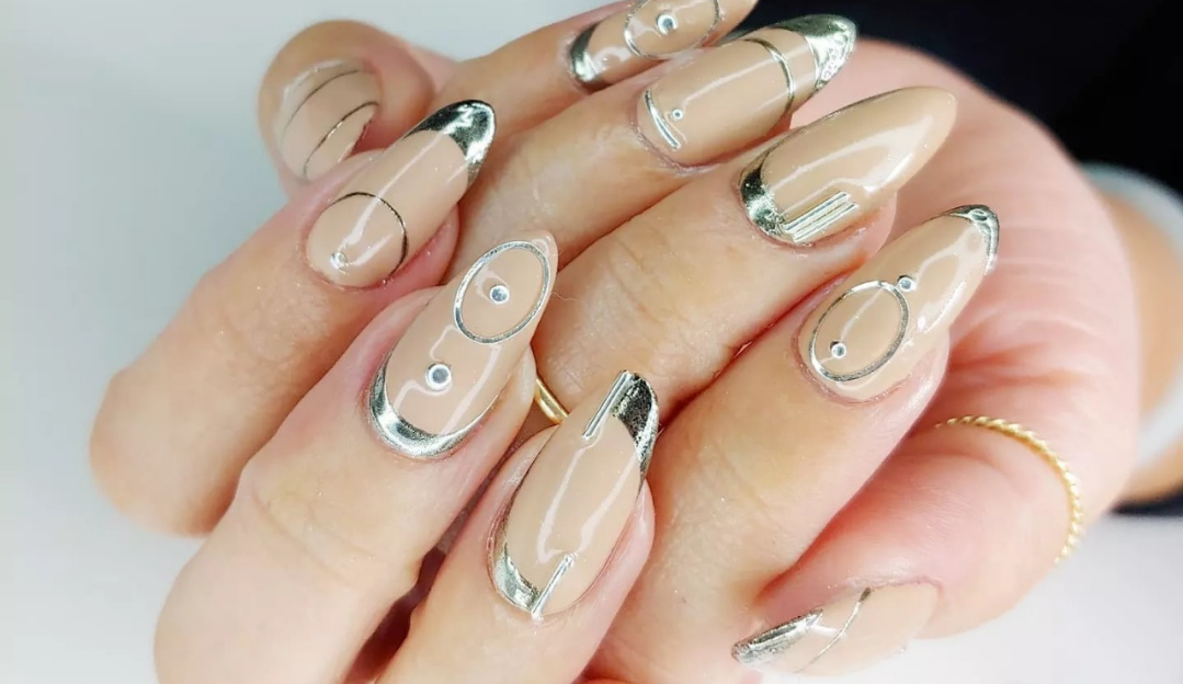 Unhas Espelhadas: confira as inspirações para a tendência do momento