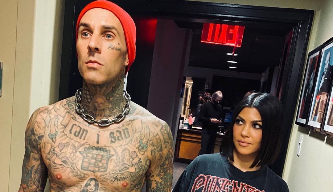 Kourtney Kardashian tenta ter filho com Travis Barker através de in vitro