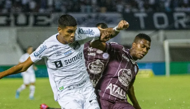 Ferroviária e Santos empatam em jogo emocionante